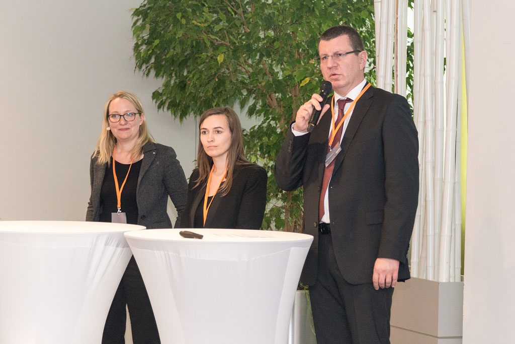 Diskussionsrunde mit Michaela Hofmeister (Daimler), Vanessa Schabetsberger (Rosenbauer) und Max Pernsteiner (ENGEL Austria) beim corporAID Multilogue: Globale Verantwortung in der Supply Chain (08. Mai 2019).