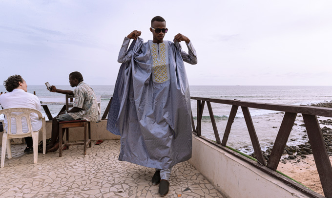 Auch im Modebereich gilt Dakar als westafrikanischer Vorreiter – und die Damaststoffe des Vorarlberger Unternehmens Getzner genießen hohes Ansehen.