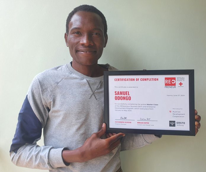 Eine Person hält stolz ein Zertifikat mit der Aufschrift „REDpreneur Certification of Completion“ in die Kamera.